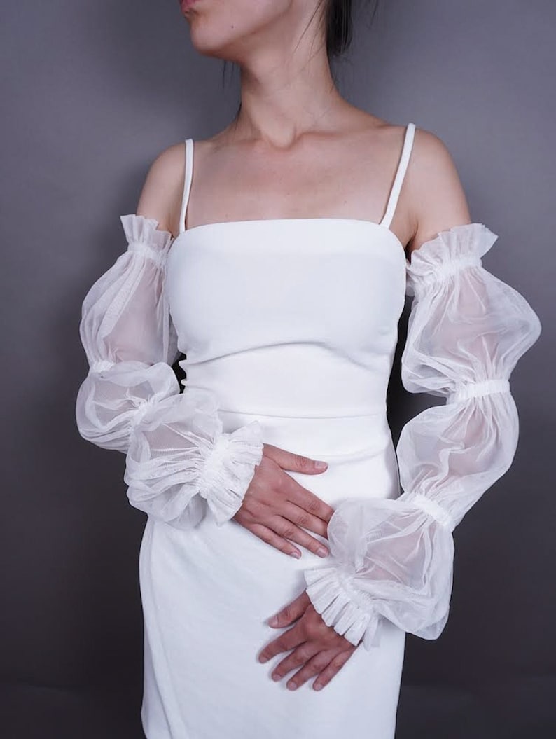 Elegant puffy sleeves GOTHIC VAMPIRE Glamour black, white, ivory gloves, tulle and lace flounce fingerless mittens