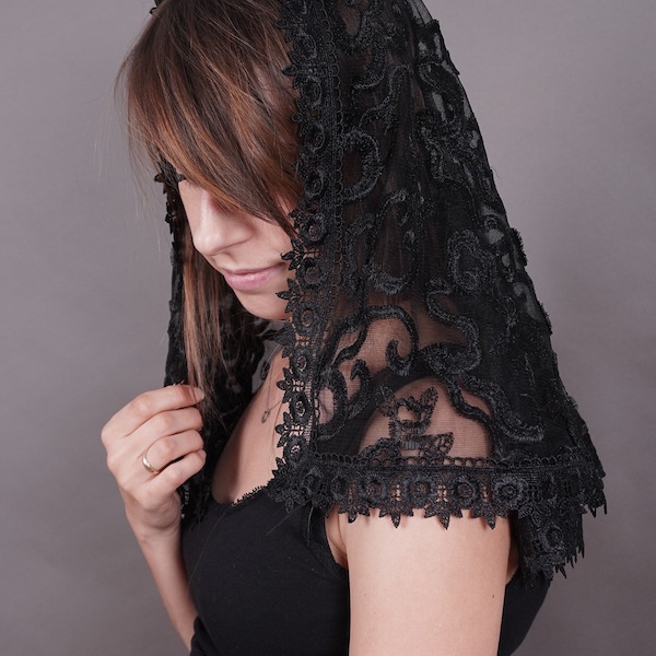 Elegant black mantilla, D-shape tulle chapel veil, with lace trim, with clip and pouch