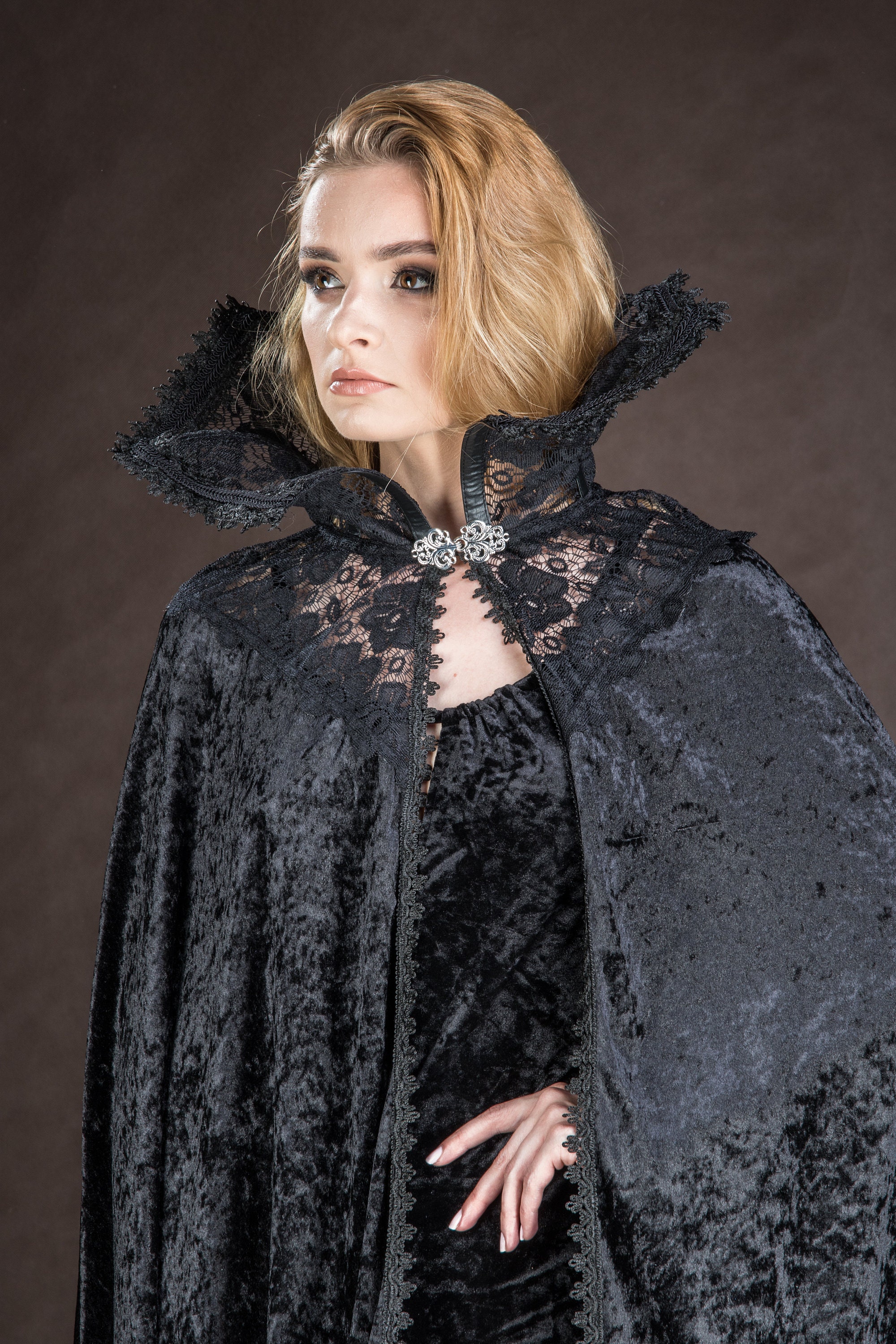 Gothic Elegant black velvet and lace CAPE with witch high collar, Gothic Victorian Vampire, Halloween - Thumbnail 2
