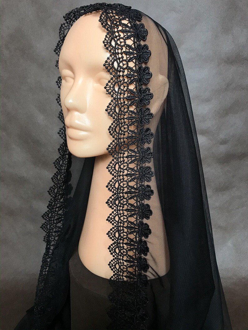 mantilla tulle and guipure with clip and pouch Elegant black wrapshawl or infinity chapel veil