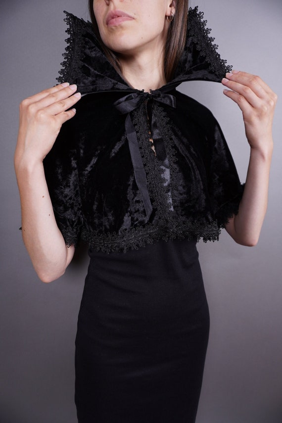 Gothic Elegant Black Velvet and Lace CAPE With Witch High Collar, Gothic  Victorian Vampire, Halloween 