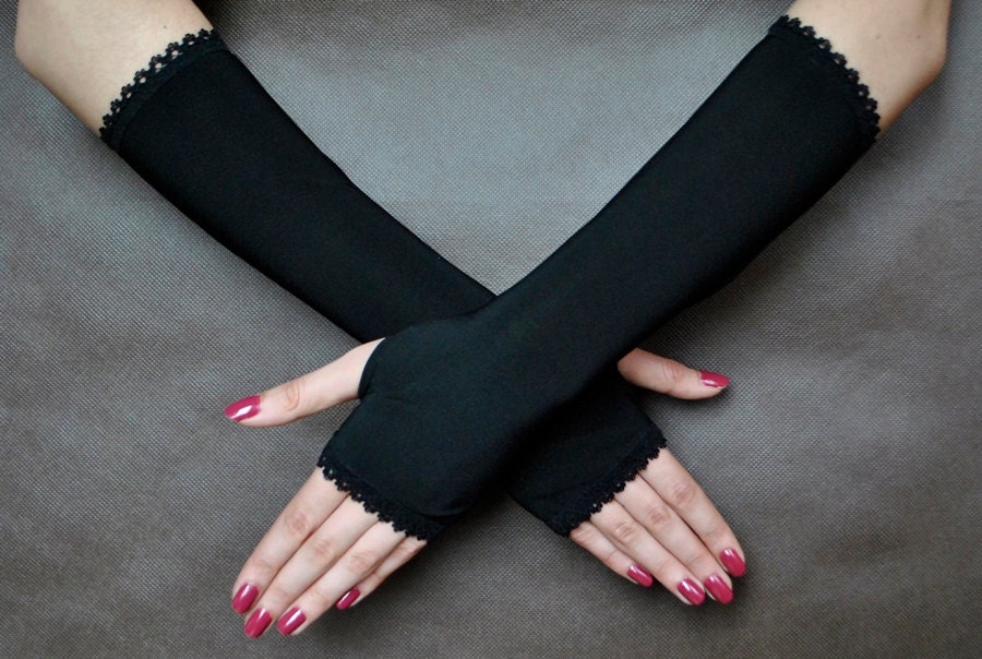 Elegant evening GOTHIC VAMPIRE Victorian Burlesque Glamour  fingerless GLOVES, mittens, armwarmers, black fabric with special thumb holes - Thumbnail 2