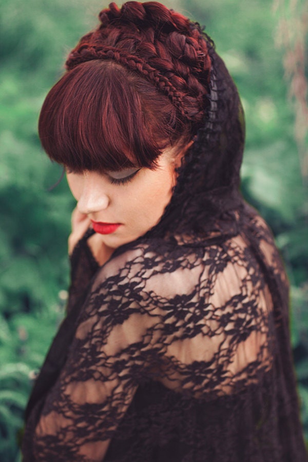Gothic Victorian Vampire lace cape with big hood - Thumbnail 3