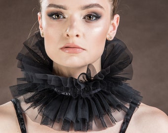 Elegante gargantilla de tul negro, gorguera, collar. Disfraz gótico de vampiro. Glamour, hermoso adorno, baile de graduación, Halloween.