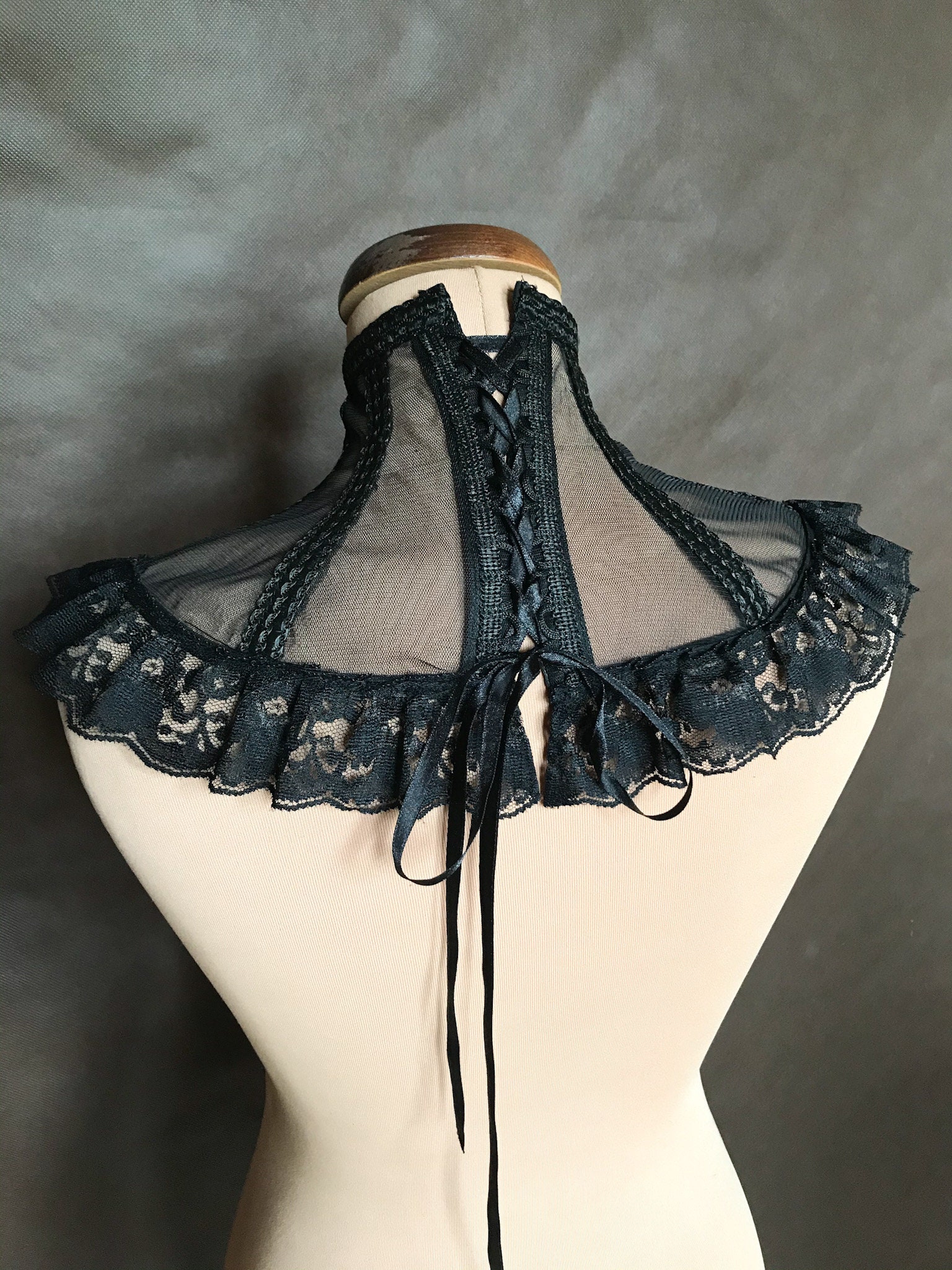 GOTHIC velvet gorget, choker, choker, ruffle, black collar, tied like corset, corset lacing  beautiful adornment, Halloween, witch - Thumbnail 2