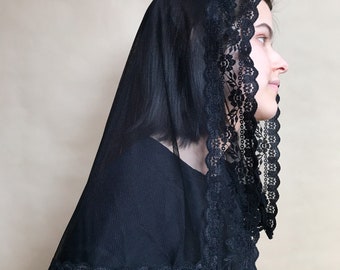 Elegant black mantilla, D-shape chapel veil, tulle and lace with clip and pouch