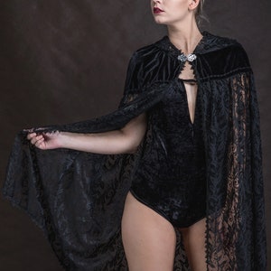 Gothic Elegant black velvet and lace CAPE with hood, Gothic Victorian Vampire, Halloween