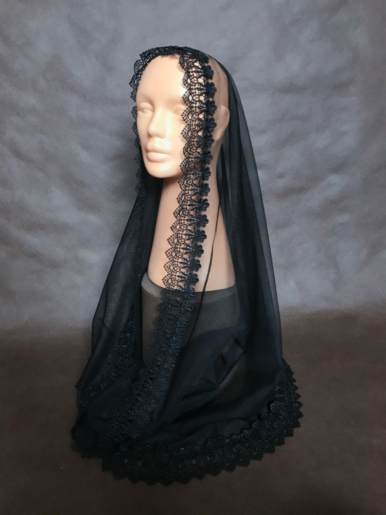 mantilla tulle and guipure with clip and pouch Elegant black wrapshawl or infinity chapel veil