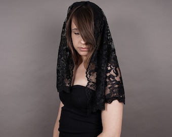 Black Lace Mantilla Veil: D-Shape Chapel Veil with Trim