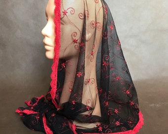 Elegant black chapel veil, embroidered tulle and red lace with clip and pouch
