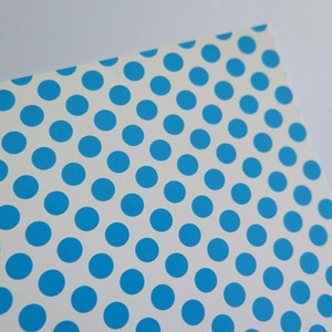 Carte imprimée bleu vif à pois x 5 feuilles CL028