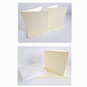 Cremefarbene/elfenbeinfarbene leere quadratische Grußkarten 95 x 95 mm x 20. Wählen Sie mit oder ohne Umschläge