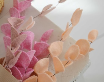 Handmade bouquet of 7 eucalyptus branches in pink felted merino wool