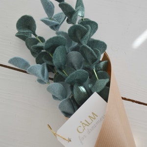 Bouquet of 7 branches of green eucalyptus in felted wool for Mother&#39;s Day