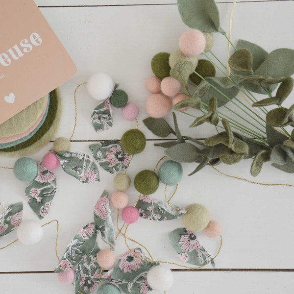 Bouquet de fleurs en laine feutrée pour la décoration de table ou la décoration d'intérieur et des chambres d'enfant