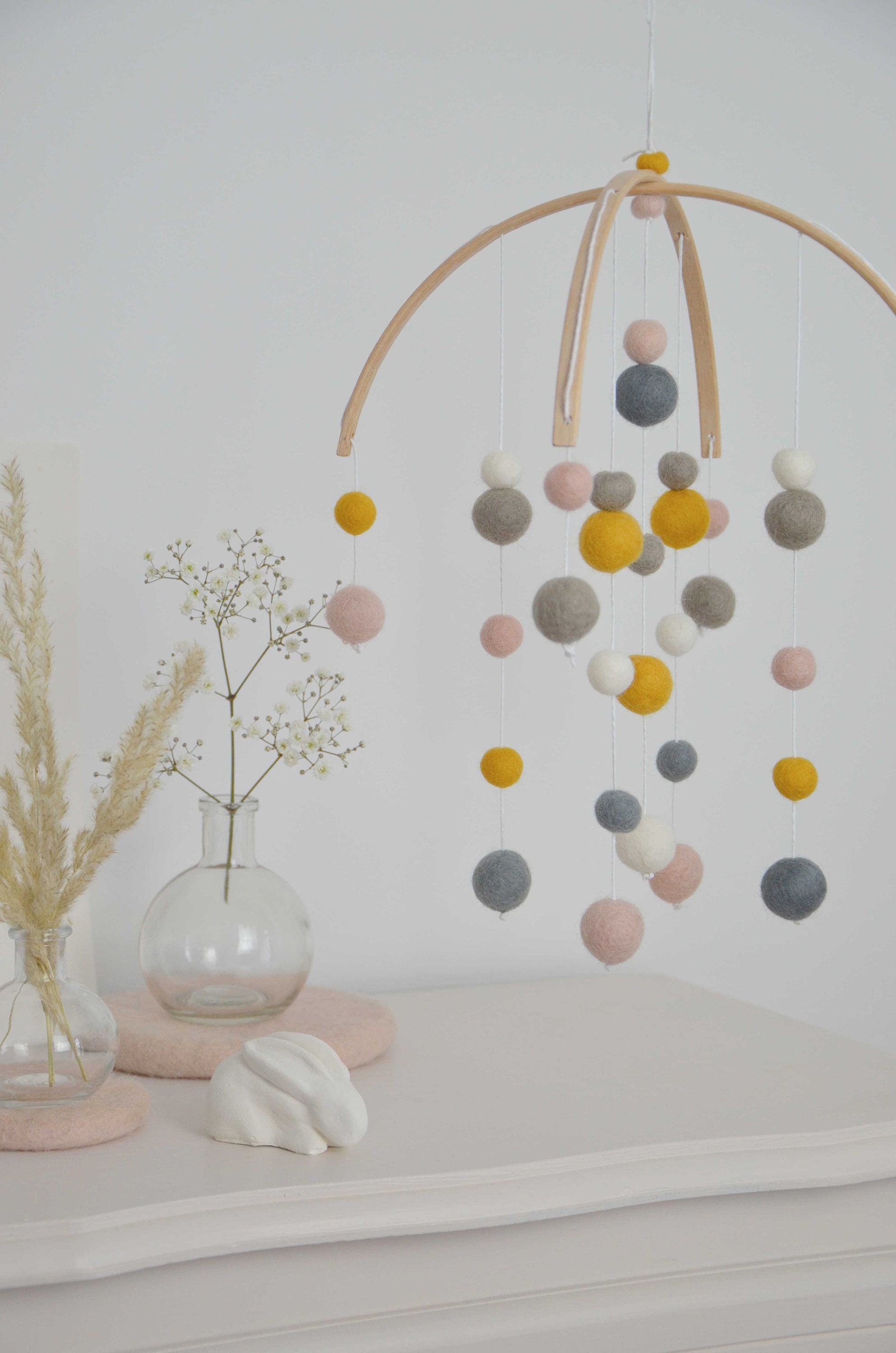 Mobile Décoratif Taupe, Ocre, Rose, Blanc