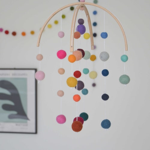 Mobile rainbow arc en ciel coloré Montessori
