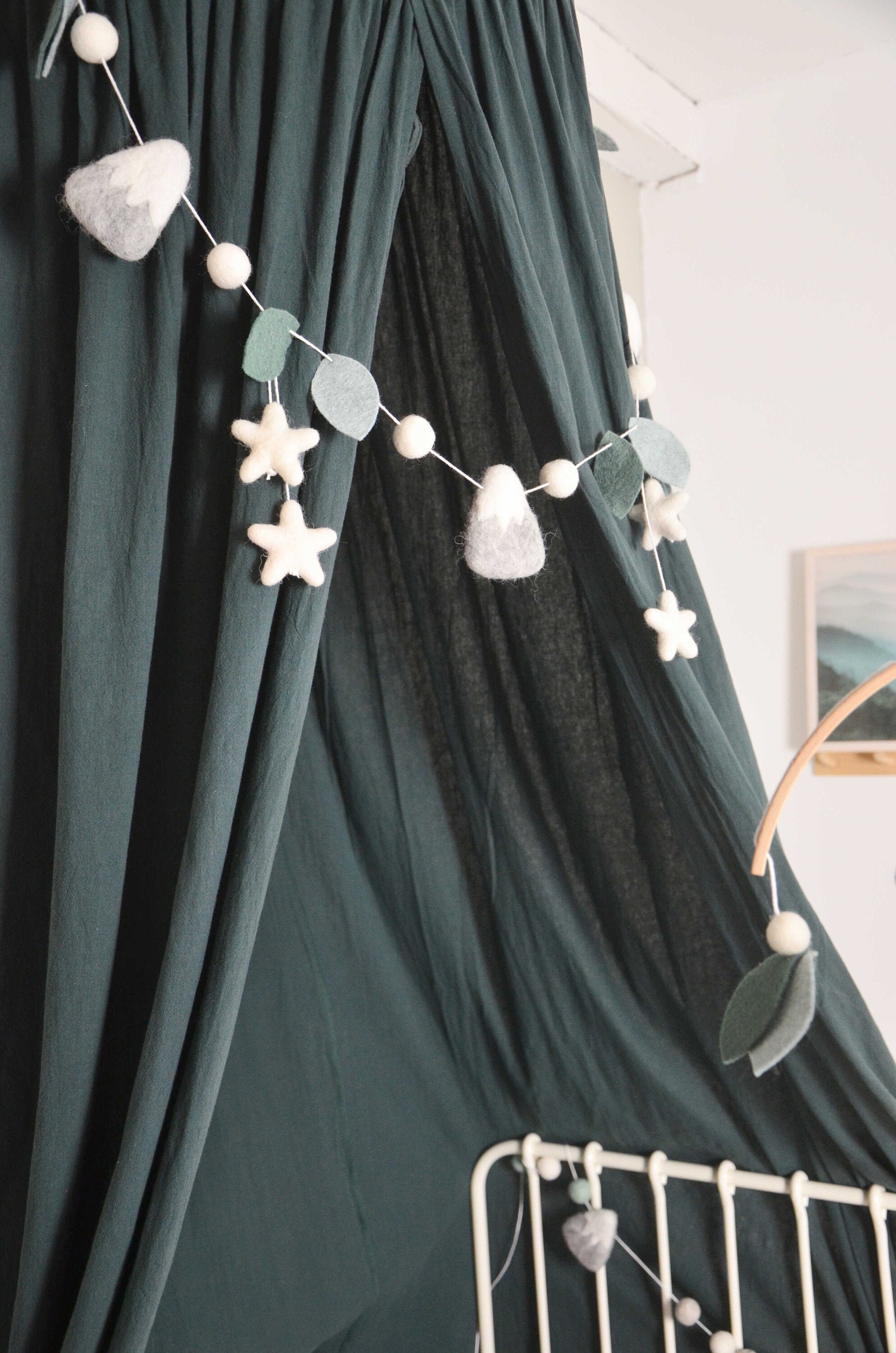 Guirlande Montagnes Flocons et Feuillages