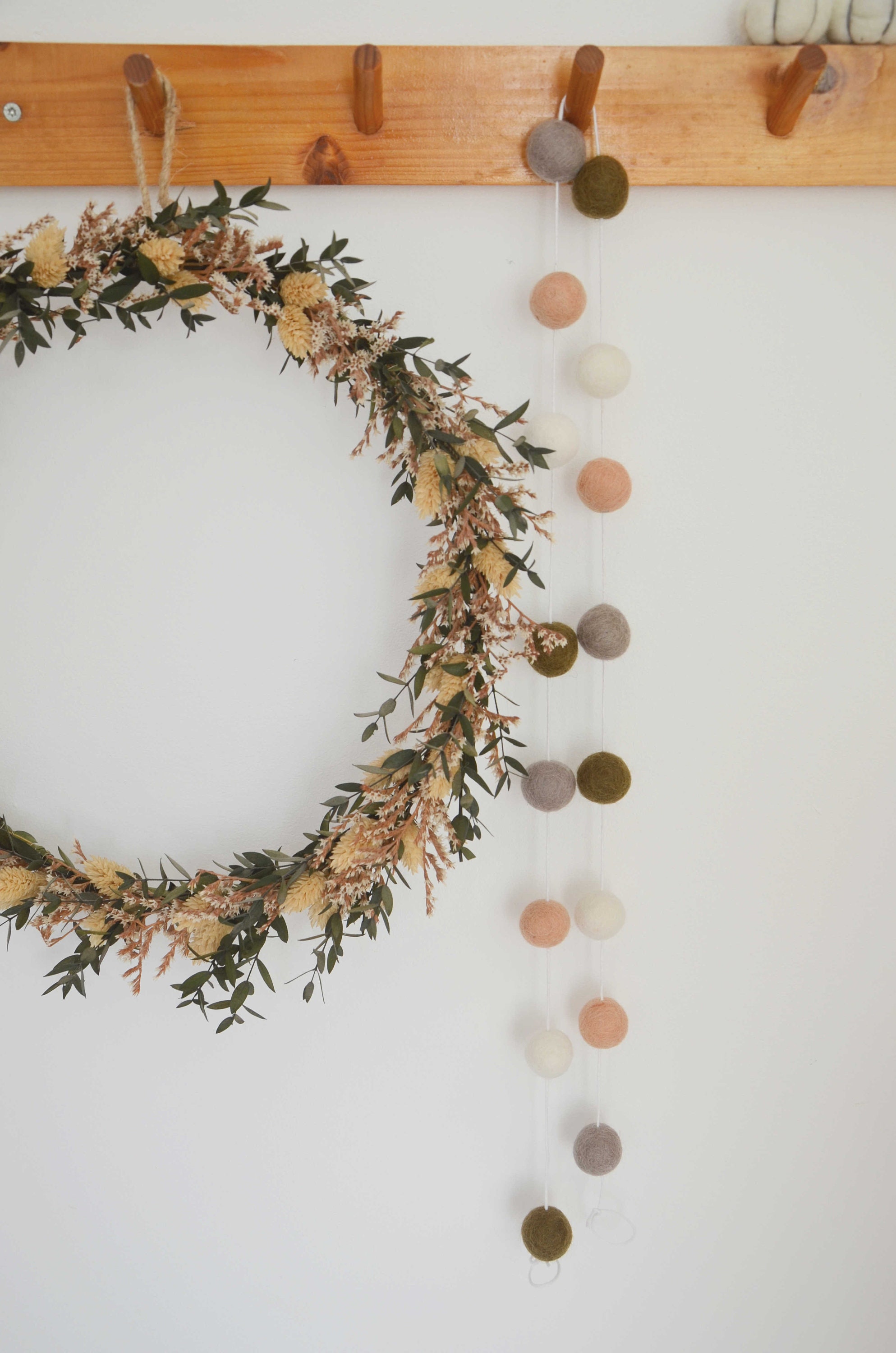 Guirlande de Boules Laine Pêche, Olive, Taupe