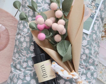 Bouquet of small pink flowers in felted wool for Mother's Day