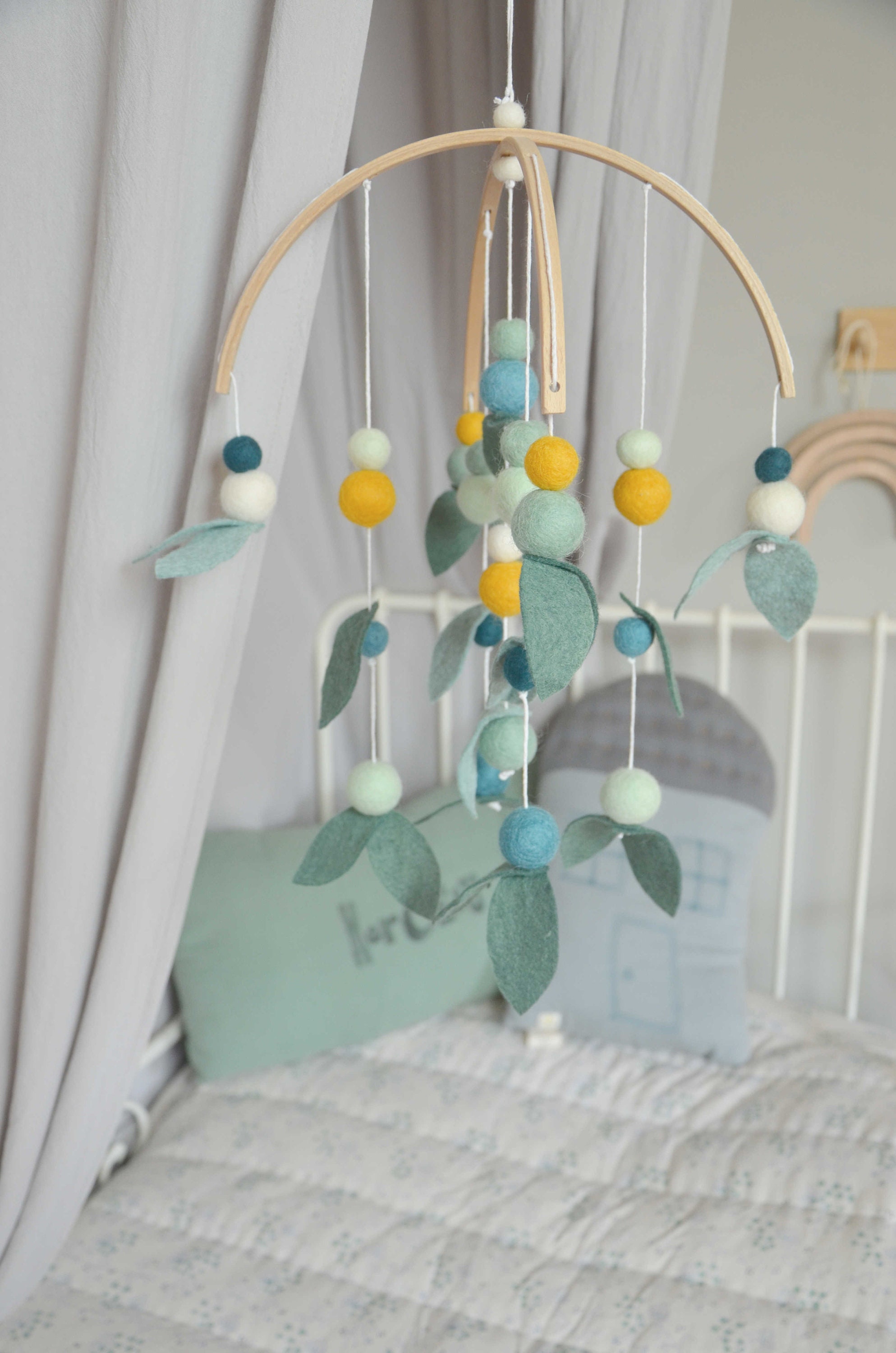 Mobile Décoratif Arbres et Forêt, Tonalités Jaune Ocre, Vert