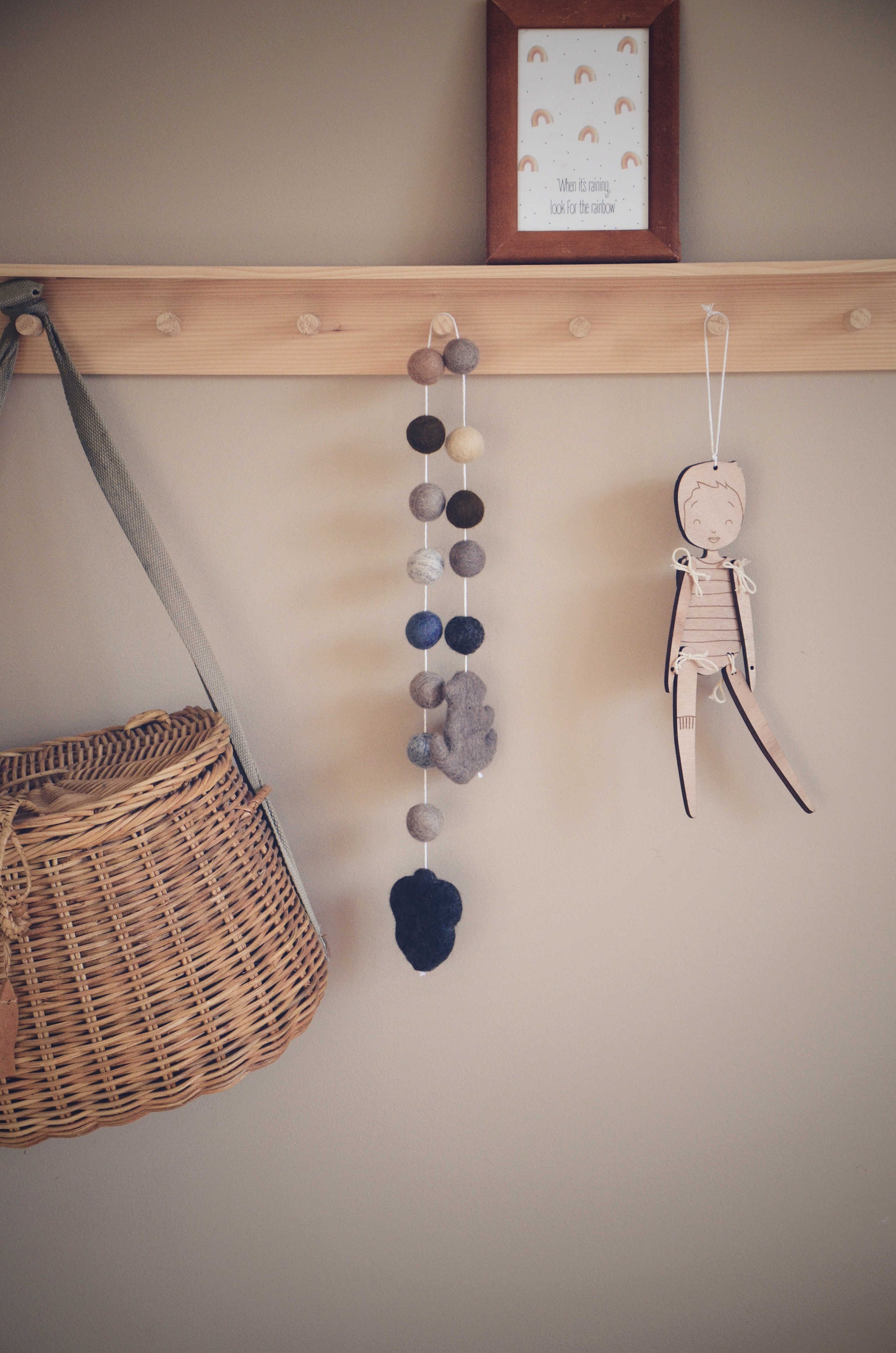 Guirlande Décorative Forêt, Écureuil et Son Petit Gland en Laine