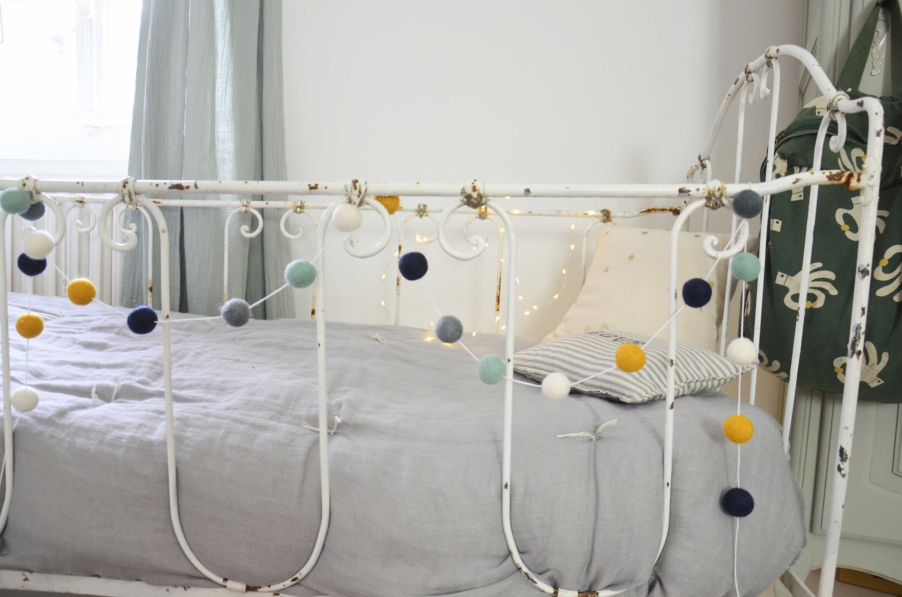 Guirlande de Boules Feutre Mousse Navy Ocre