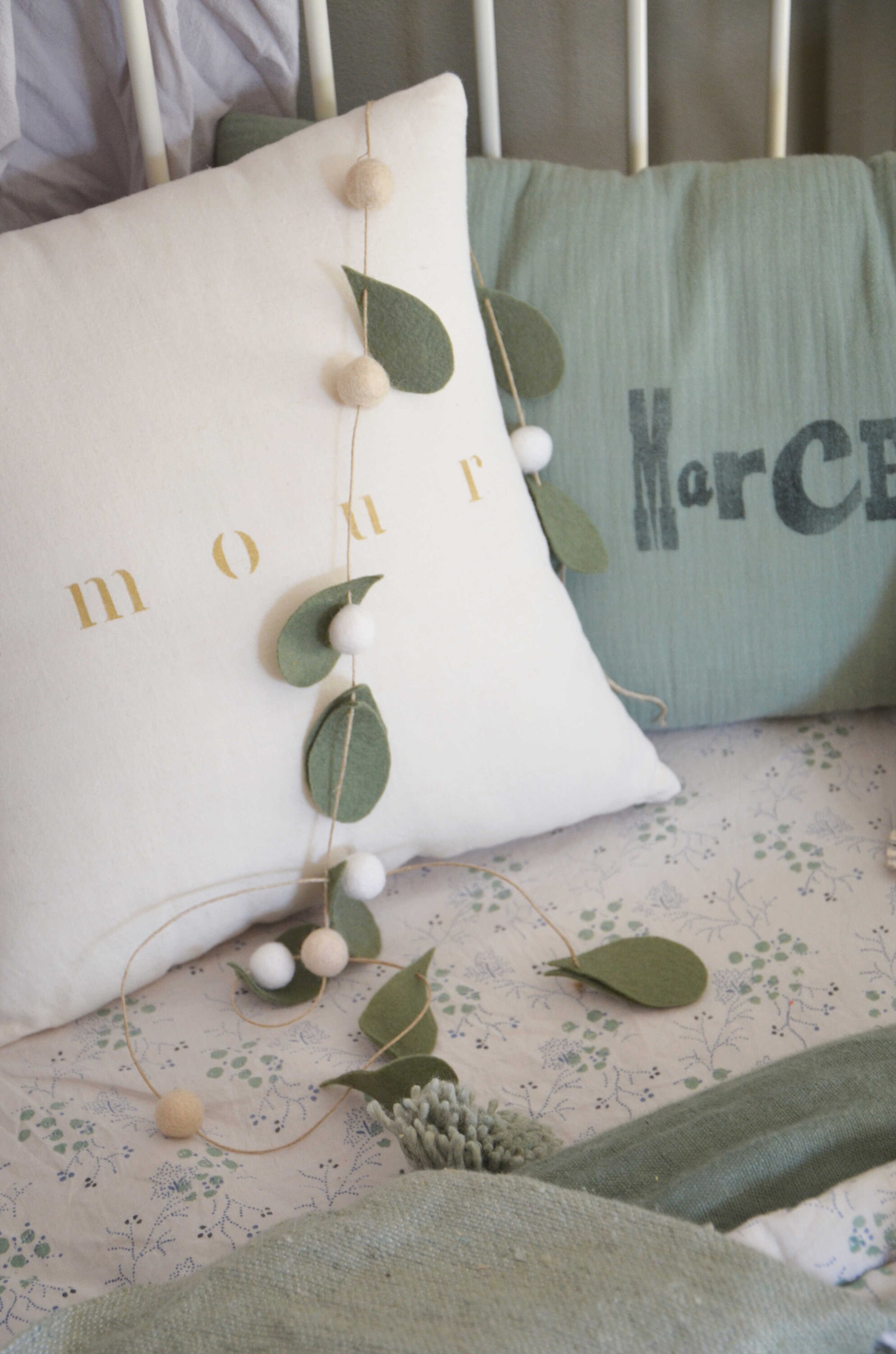 Guirlande de Gui en Boules Laine et Feutrée