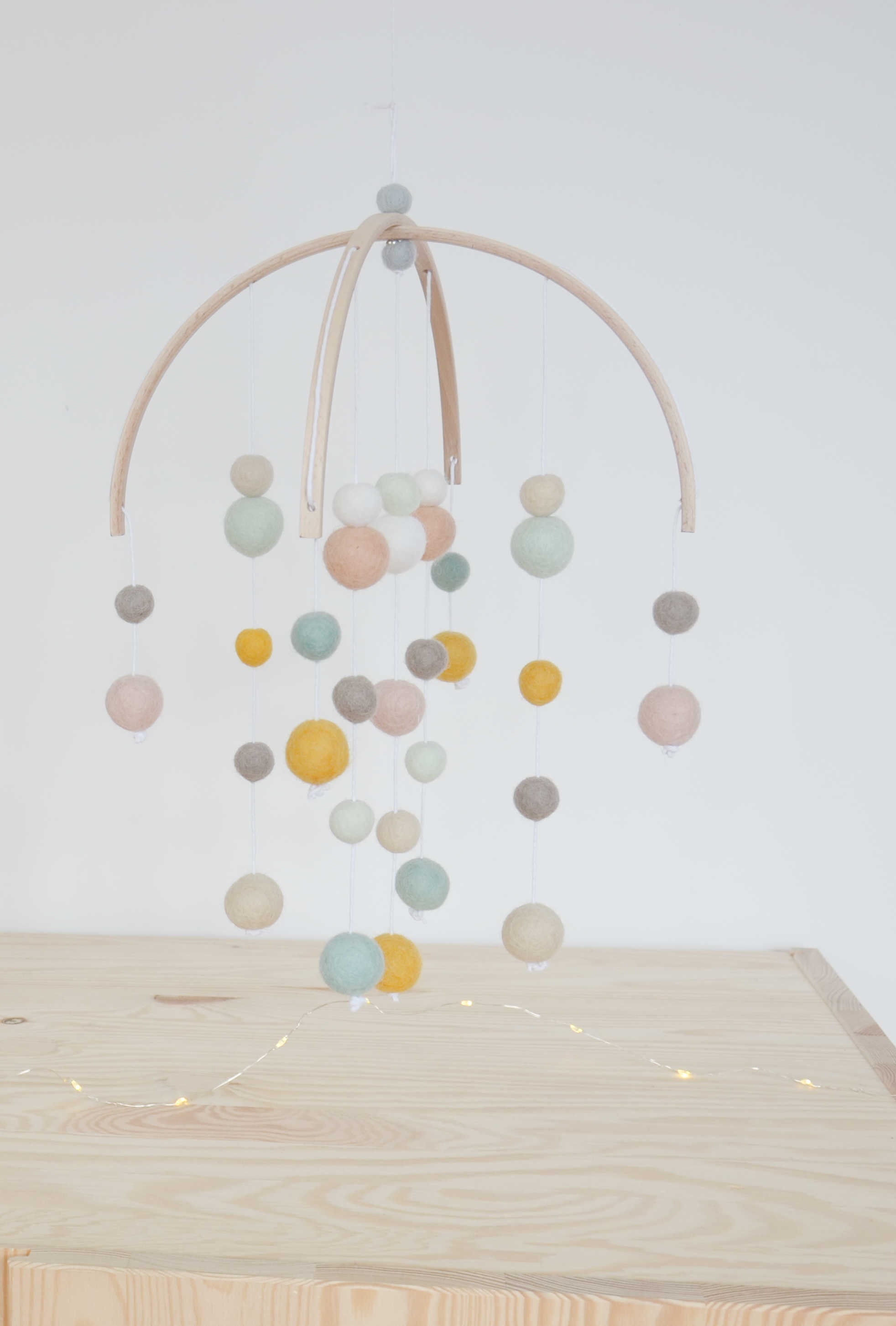 Mobile Pastel Ocre, Menthe, Taupe