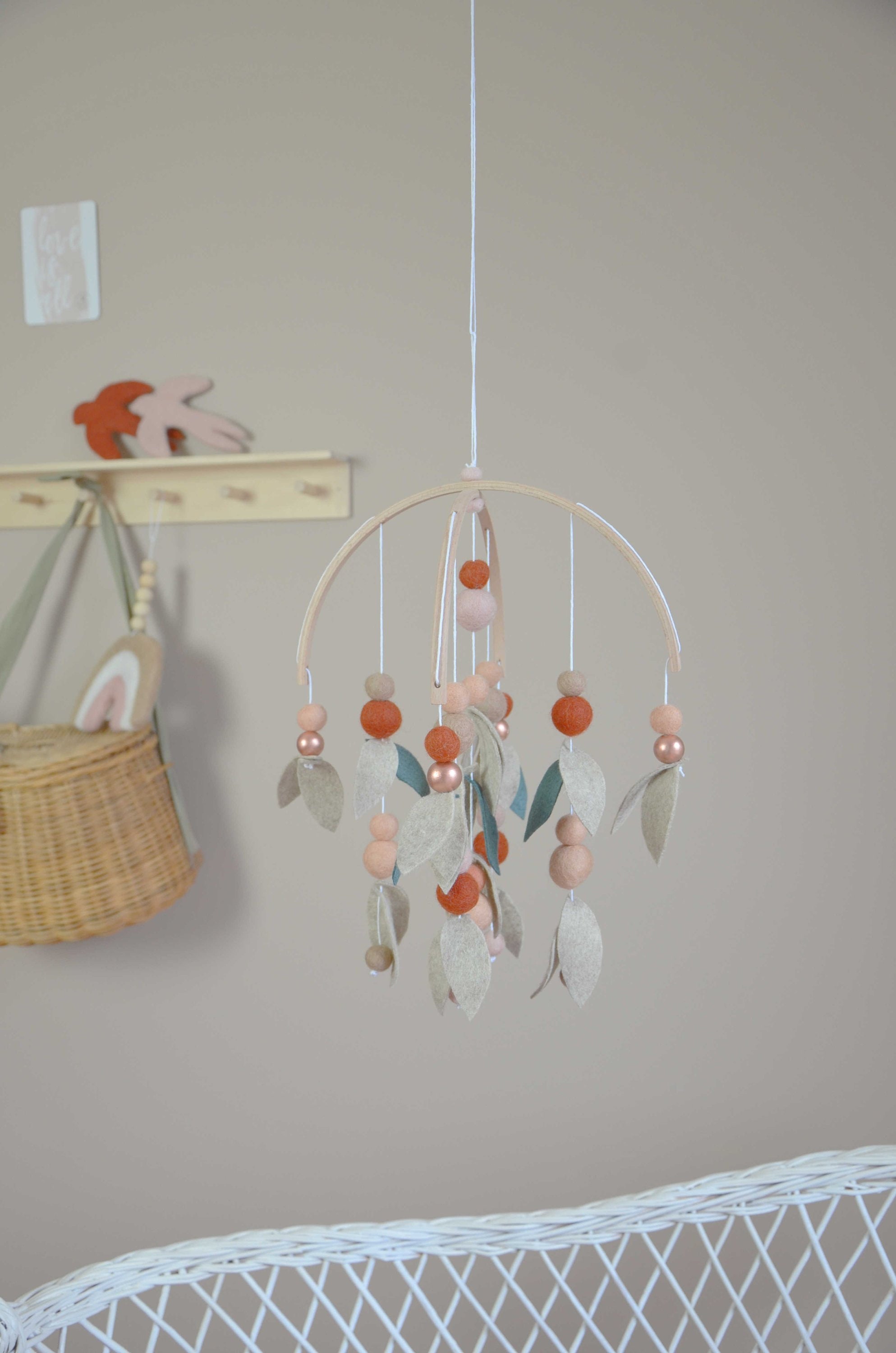 Mobile Feuillage, Feuilles de Forêt en Laine et Bois Boules Cuivré