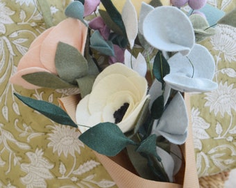 Bouquet of merino wool flowers for home decoration, baptisms and weddings