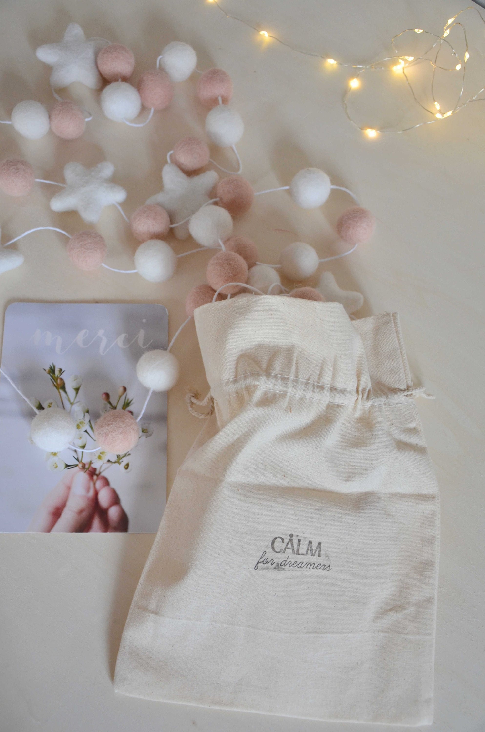 Très Grande Guirlande de Noël Étoiles et Boules Laine Rose Poudré Blanc