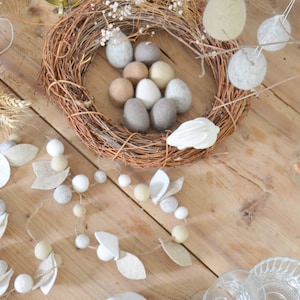 Foliage garland in beige and white tones