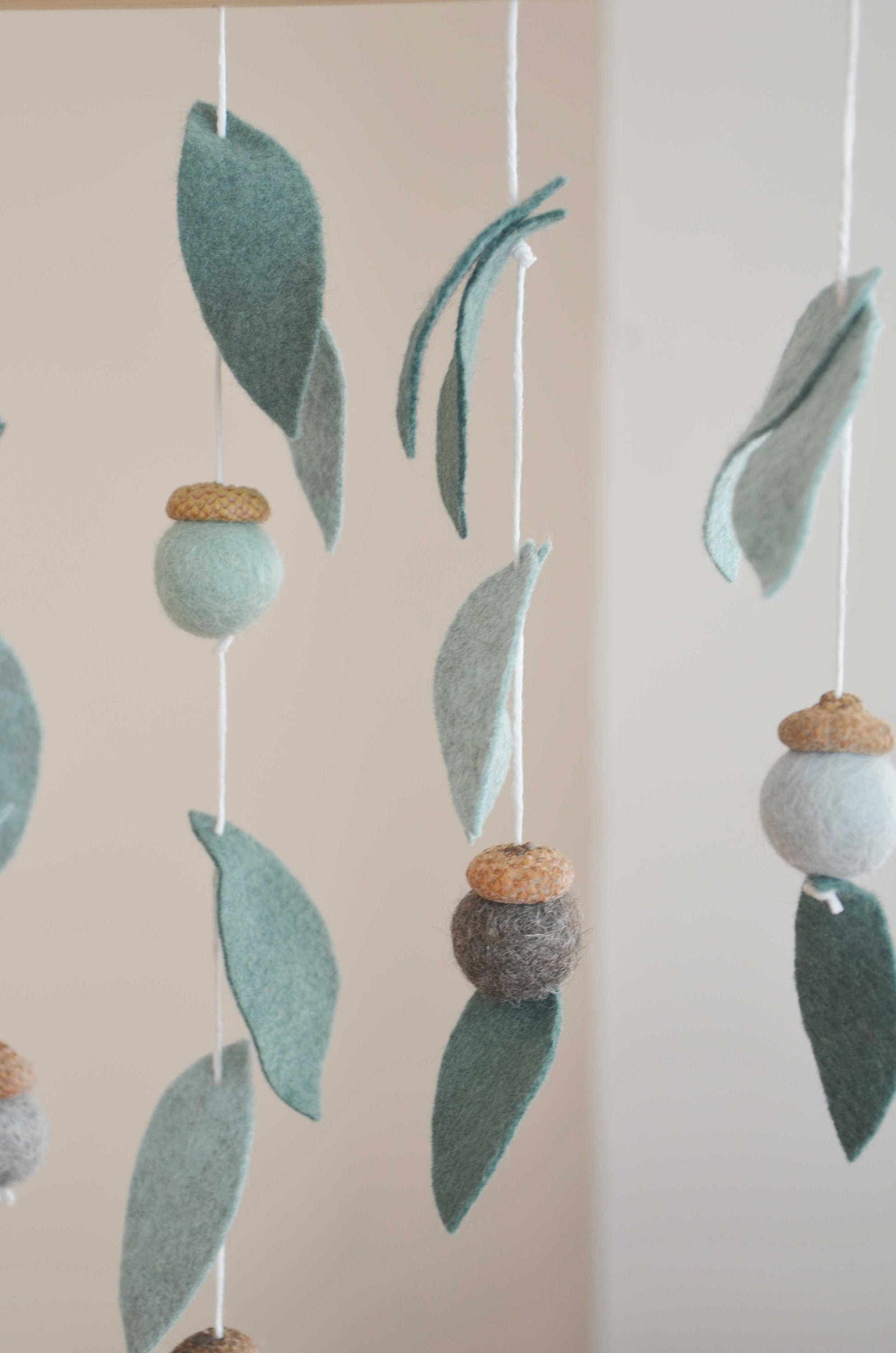 Mobile Petits Glands Naturels