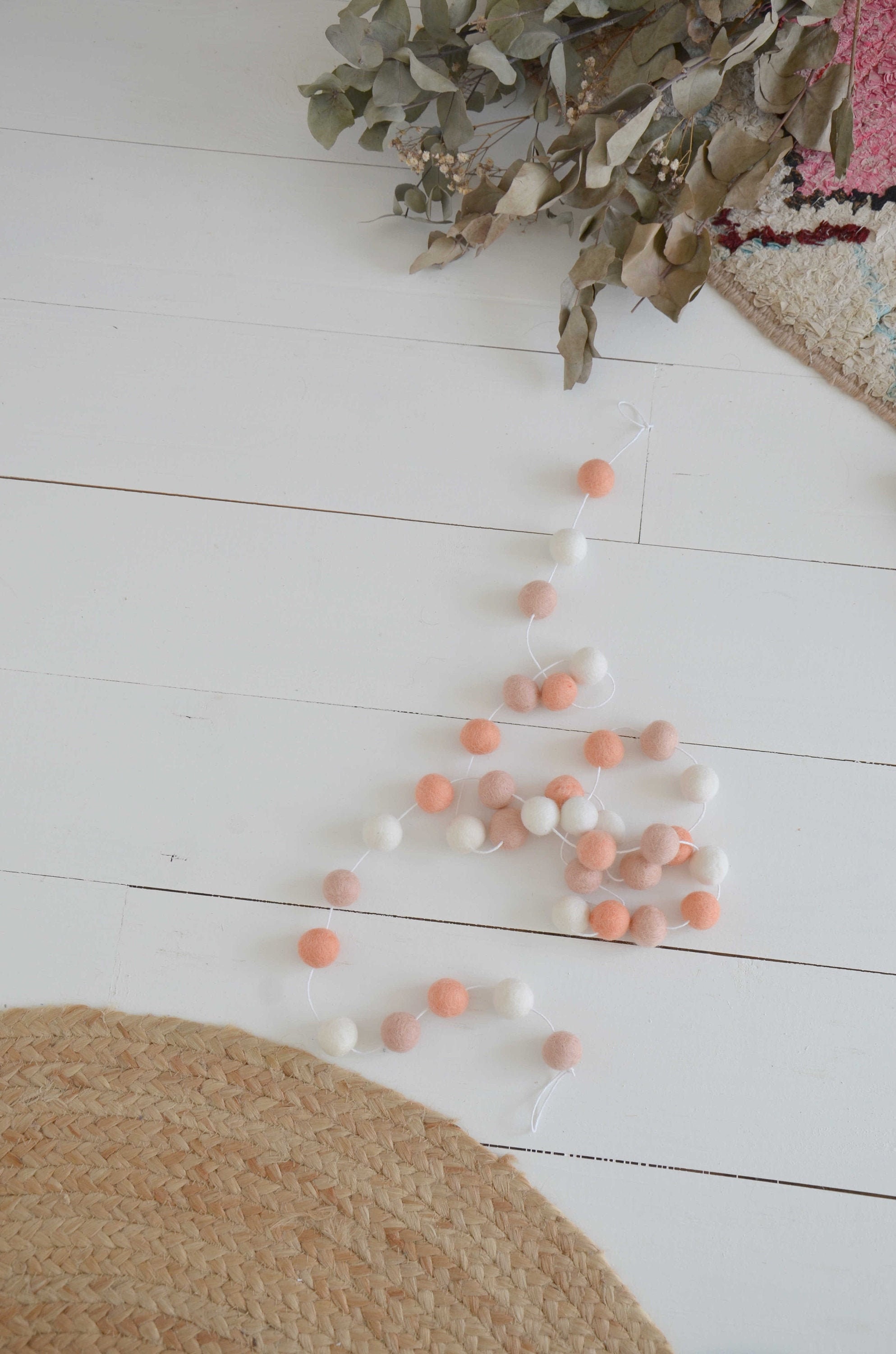 Guirlande de Boules Laine Coquille, Blanc, Rose