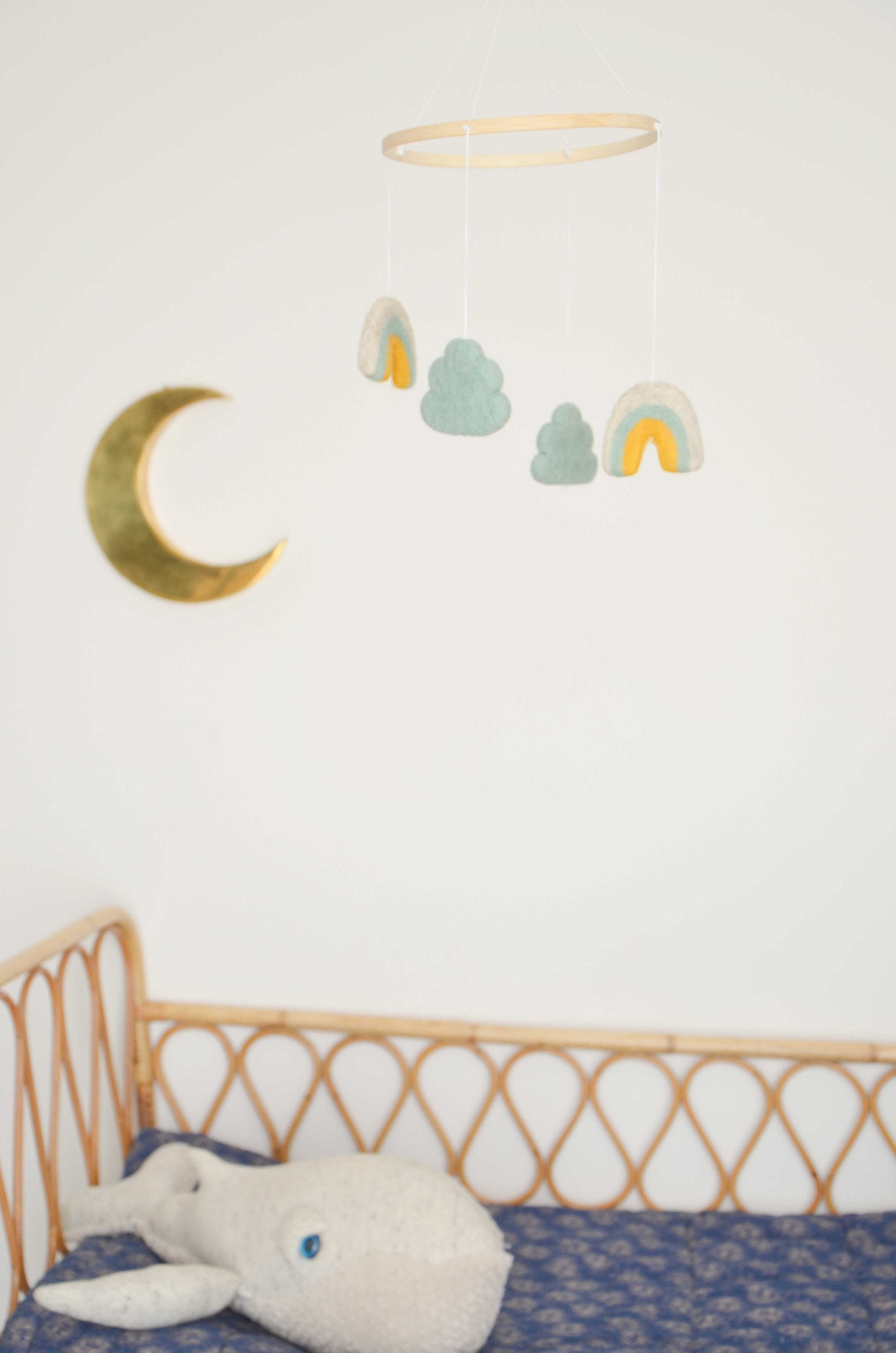 Mobile Arc en Ciel et Nuages Vert Mousse - Pièce Unique