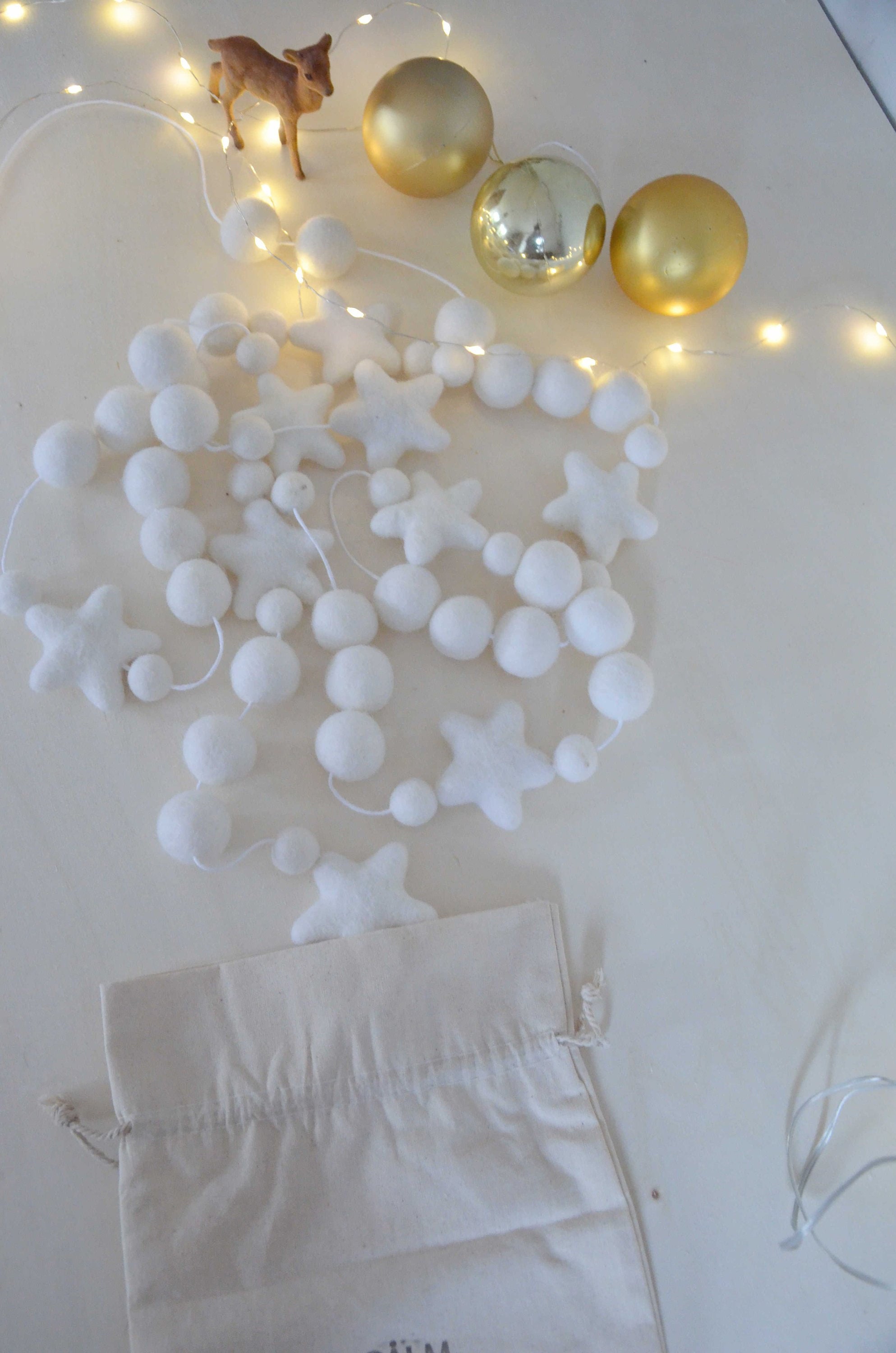 Grande Guirlande de Noël Blanche Étoiles et Boules Laine Feutrée Naturelle