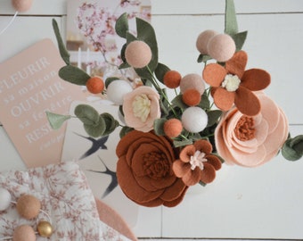 Bouquet en laine feutrée pour la fête des mères couleur rouille terra cotta rose pastel