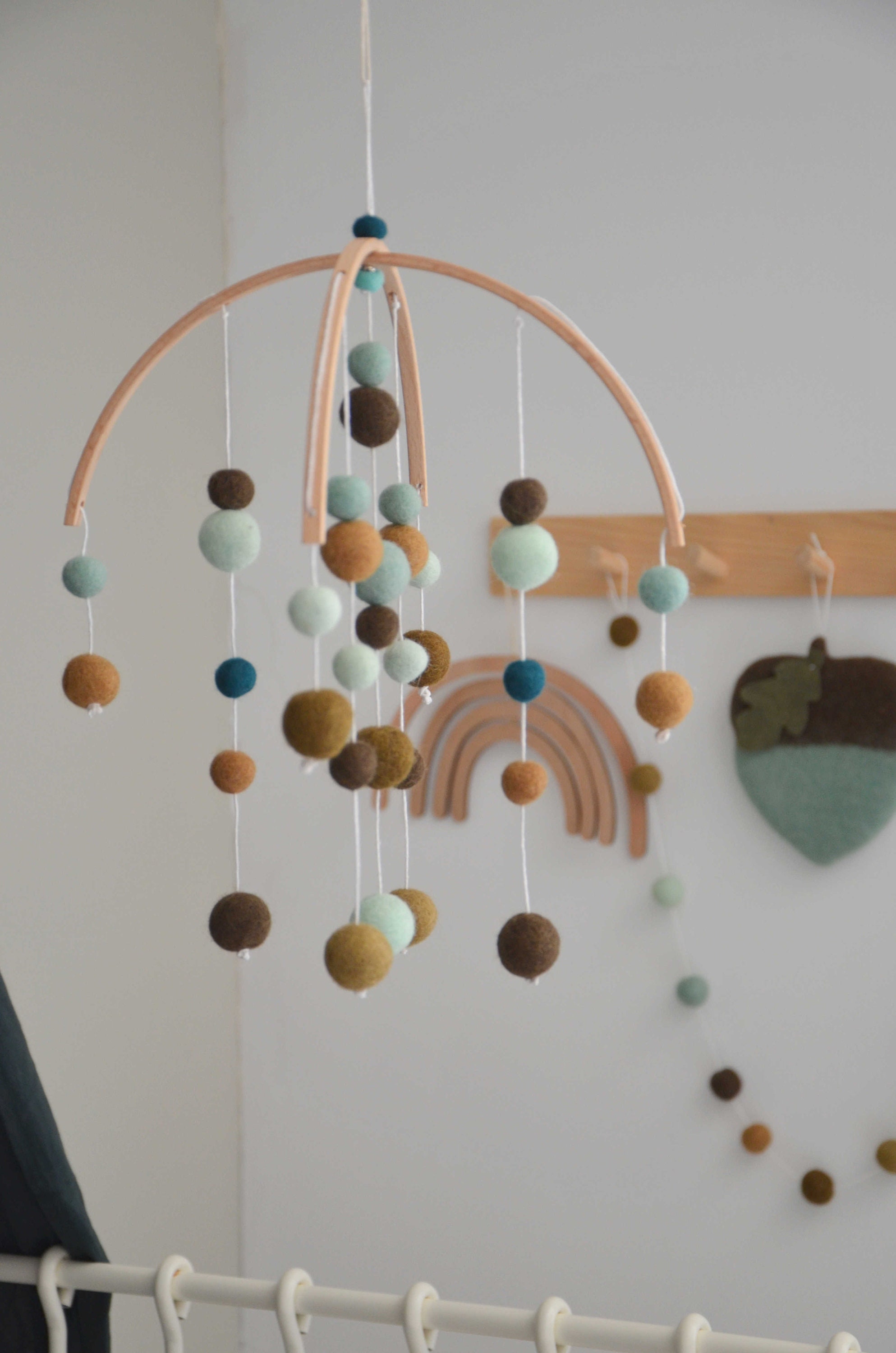 Mobile Simple en Laine Feutrée Tonalités Vert, Mousse, Menthe, Olive