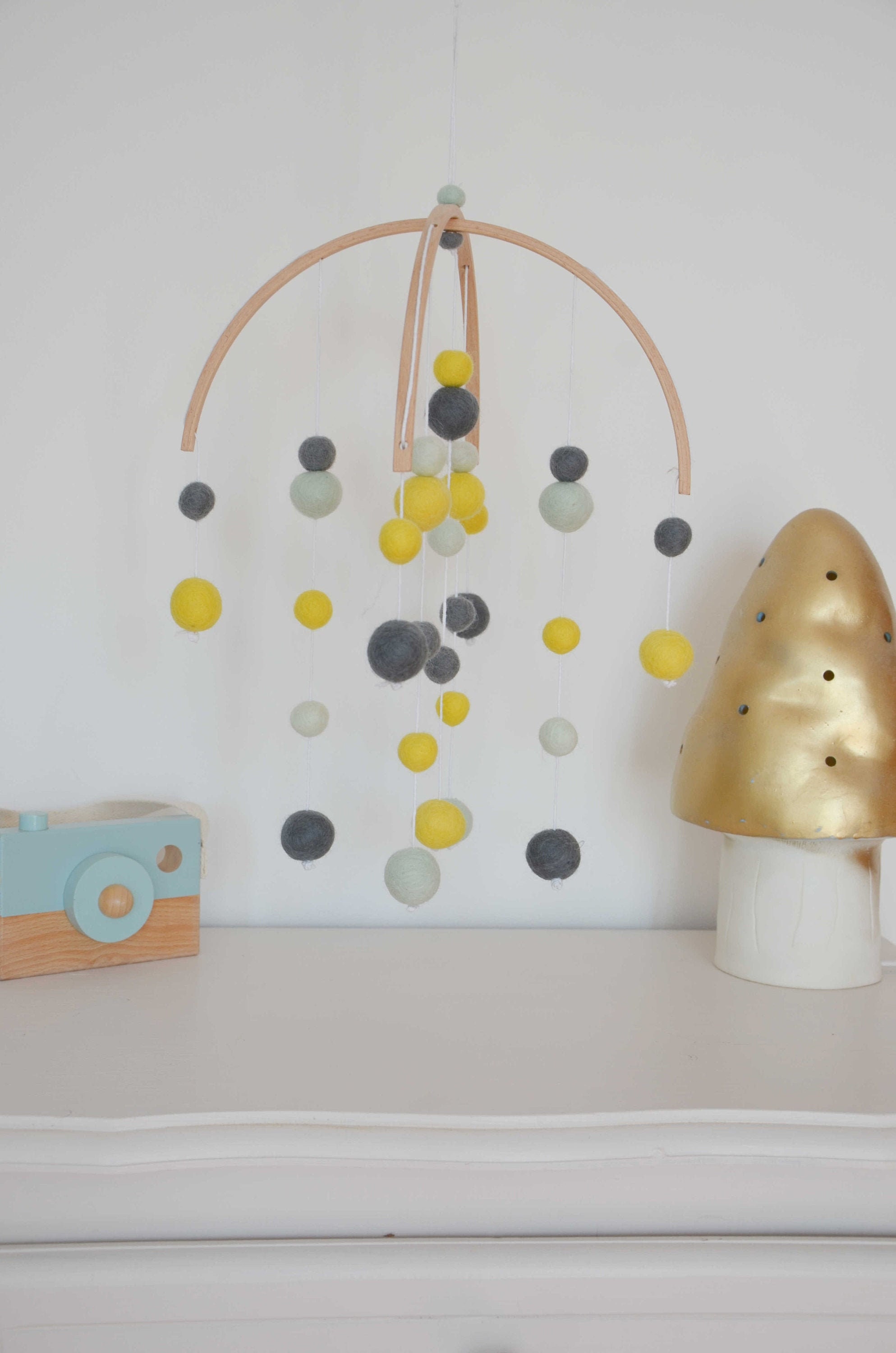 Mobile Jaune et Gris, Baby Mobile, Mobile Bébé, Décoration Enfant, Kids Room