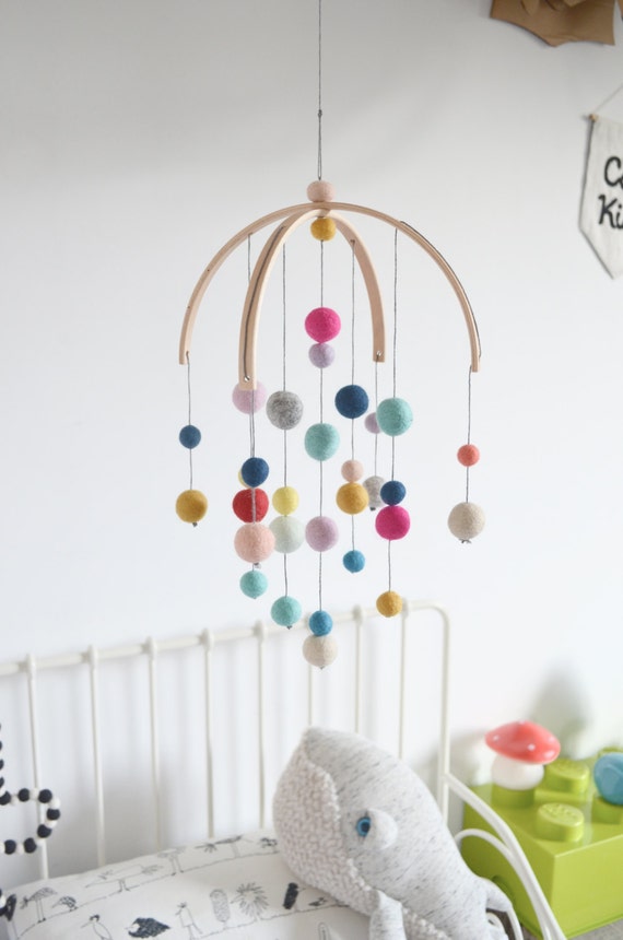 Mobile Bebe Boules Feutre Colore Fait Main Etsy Mobile Bebe Boules Feutre Colore Fait Main Etsy
