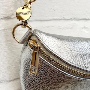 Silver Leather Bum Bag, Silver Fanny Pack Bum Bag, Close to Body Bag, Small Silver Leather Bag, Festival Bag, Women&#39;s Leather Bum Bag