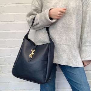 Bolso de hombro de piel azul marino con envío gratuito, elegante bolso de hombro azul marino, cartera de piel azul oscuro, bolso grande azul marino, bolso clásico.