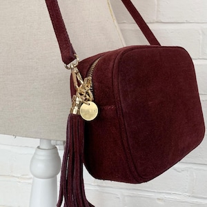 Sac bandoulière en daim bordeaux, Sac en daim prune, Sac pour appareil photo, Sac à pampilles, Sac de mariage, Sac à pampilles en daim, Sac de soirée, Sac bordeaux