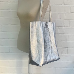 Silber Leder Shopper Tasche, Silber Umhängetasche, Silber Hobo Tasche, Silber Einkaufstasche, glänzende große Einkaufstasche, Metallic Boho Tasche