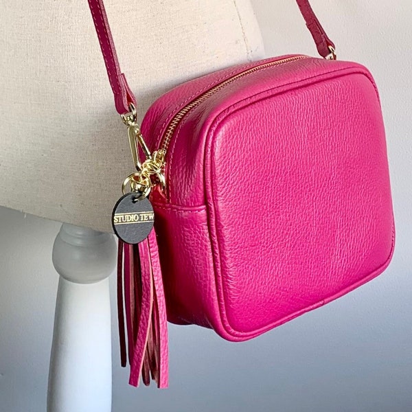 Sac bandoulière en cuir fuchsia avec pampille et bandoulière, sac à pampille, sac de demoiselle d'honneur, sac à main en cuir, cadeau de 3e anniversaire