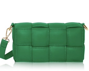 Grüne gesteppte Ledertasche mit Riemen, grüne Hochzeitstasche, grüne Brautjungferntasche, Lederhandtasche, 3. Jahrestag, grüne Ledertasche