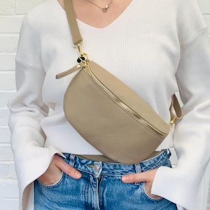 Hell-taupe Große Leder Bauchtasche, Bauchtasche, Crossbody-Tasche, Kleine Ledertasche, Festival Tasche, Damen Leder Gürteltasche
