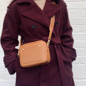 Tan Leder Crossbody Bag, Leder Schultertasche, Stilvolle Tasche, Alltagstasche, Damenhandtasche, 3. Jahrestag, Ledergeschenk