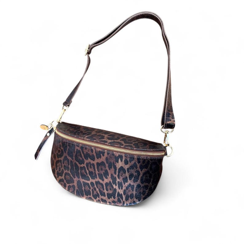 Riñonera de piel con estampado de leopardo oscuro, bolso de cintura de piel italiana - Zina imagen 3